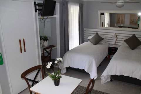 Paperbark Bed & Breakfast - Lightning Ridge Tourism 1