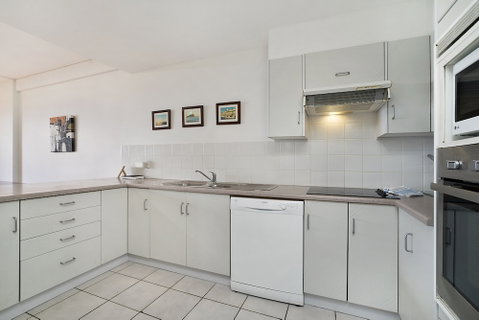 Newcastle Short Stay Apartments - Sandbar Newcastle Beach - Lightning Ridge Tourism 2