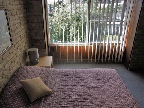 A Furnished Townhouse In Goulburn - Lightning Ridge Tourism 3