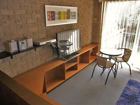 A Furnished Townhouse In Goulburn - Lightning Ridge Tourism 1
