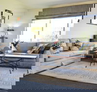 FALMOUTH Seadrift Cottage - Lightning Ridge Tourism