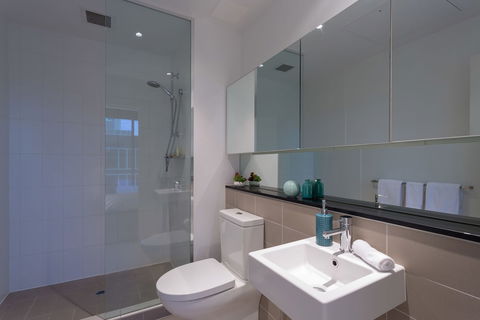 Wyndel Apartments St Kilda Views - Lightning Ridge Tourism 3