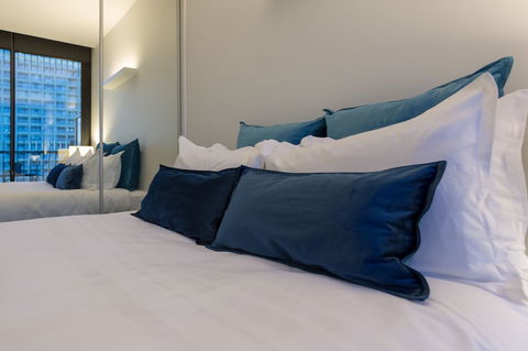 Wyndel Apartments St Kilda Views - Lightning Ridge Tourism 2