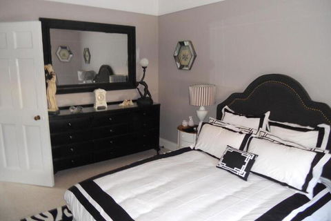 Montrose House - Lightning Ridge Tourism 3