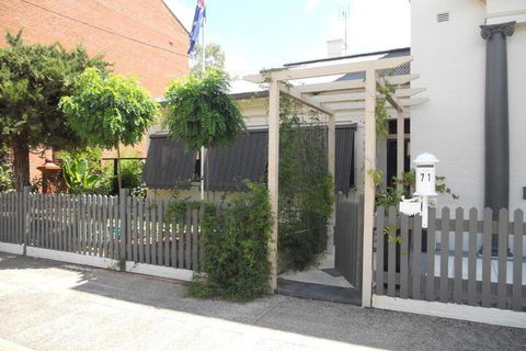 Montrose House - Lightning Ridge Tourism 5