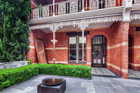 Lascelles Ballarat - Lightning Ridge Tourism 1