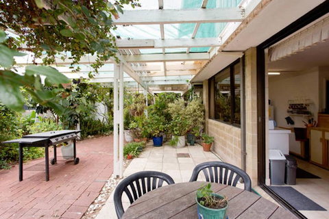 Beach Haven Studio - Lightning Ridge Tourism 4