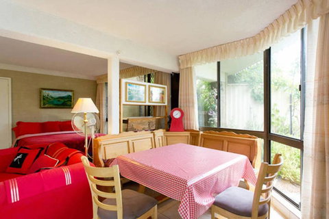 Beach Haven Studio - Lightning Ridge Tourism 2