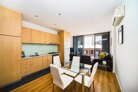 York Apartments - Lightning Ridge Tourism 6