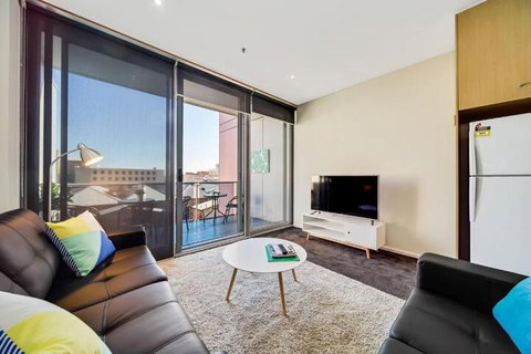 York Apartments - Lightning Ridge Tourism 3