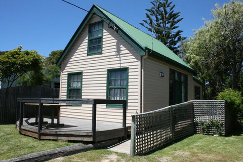 Gaol House Cottages - Lightning Ridge Tourism 1
