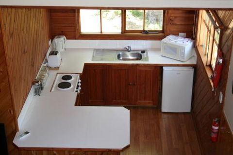 Gaol House Cottages - Lightning Ridge Tourism 4