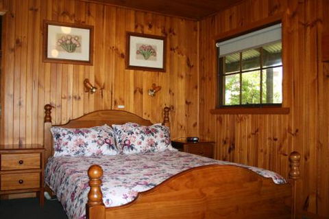 Gaol House Cottages - Lightning Ridge Tourism 2