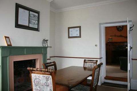 Gaol House Cottages - Lightning Ridge Tourism 5