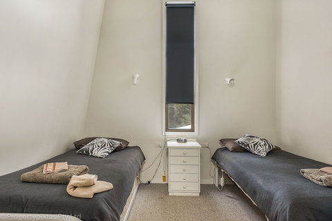 Bay Retreat Port Arthur - Lightning Ridge Tourism 3