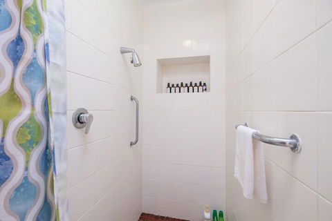 Brookfield Retreat - Lightning Ridge Tourism 6