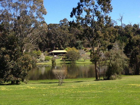 Pemberton Lake View Chalets - Lightning Ridge Tourism 6