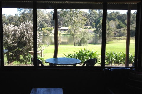 Pemberton Lake View Chalets - Lightning Ridge Tourism 2
