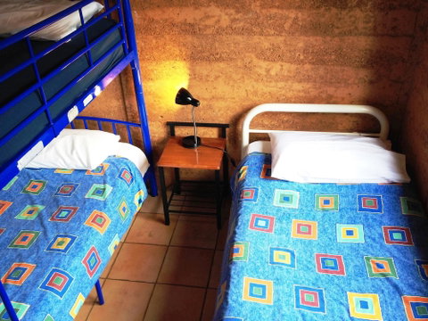 Pemberton Lake View Chalets - Lightning Ridge Tourism 1