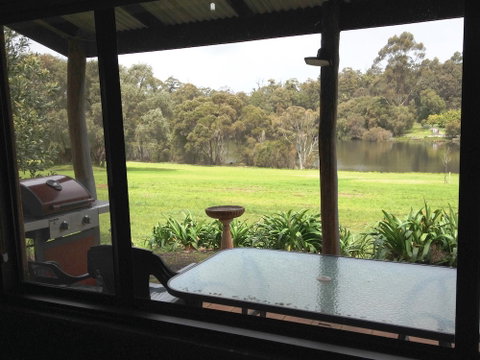 Pemberton Lake View Chalets - Lightning Ridge Tourism 0