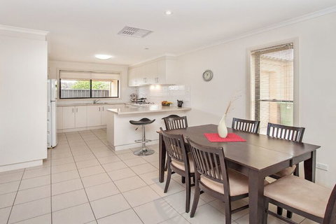 Ulmara 2 - Lightning Ridge Tourism 4