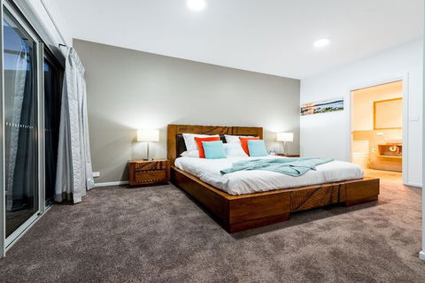 Ulverstone River Edge Apartments - Lightning Ridge Tourism 3