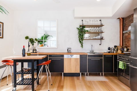 VERA, 1BDR South Melbourne Apartment - Lightning Ridge Tourism 6