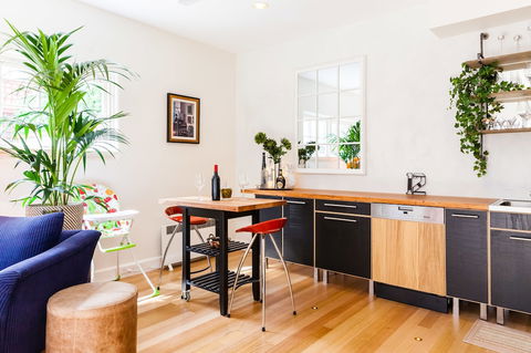 VERA, 1BDR South Melbourne Apartment - Lightning Ridge Tourism 5