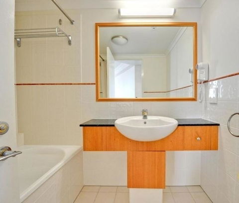 Shevlin Apartments - Lightning Ridge Tourism 4
