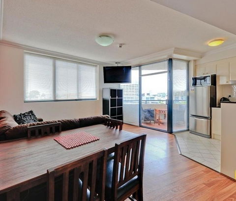 Shevlin Apartments - Lightning Ridge Tourism 1