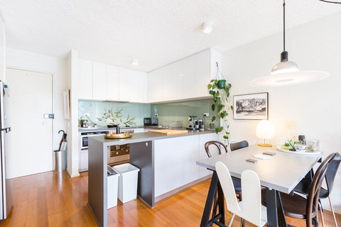 ISAAC, 1BDR South Melbourne Apartment - Lightning Ridge Tourism 5