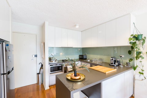 ISAAC, 1BDR South Melbourne Apartment - Lightning Ridge Tourism 3