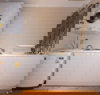 Lovely 5BR house walk to train and shops - Lightning Ridge Tourism