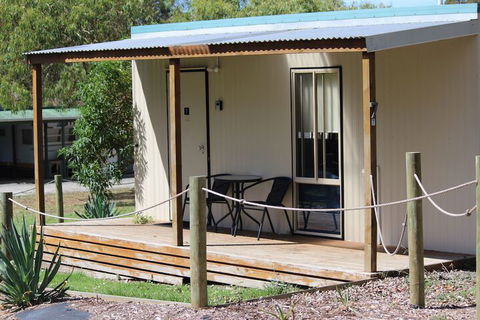 Wonky Stables Holiday Park - Lightning Ridge Tourism 7