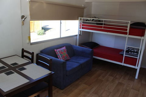 Wonky Stables Holiday Park - Lightning Ridge Tourism 6