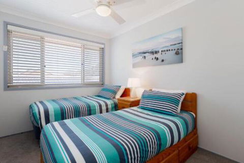 Rocky Pt Rd 83A Fingal Bay - Lightning Ridge Tourism 0