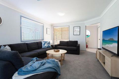 Rocky Pt Rd 83A Fingal Bay - Lightning Ridge Tourism 1