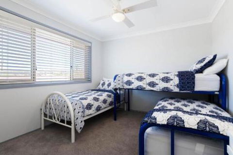 Rocky Pt Rd 83A Fingal Bay - Lightning Ridge Tourism 3