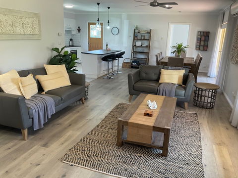 Valley View Townhouse - On The RAIL TRAIL - Lightning Ridge Tourism 2