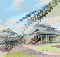 Occy's at Fingal Bay - Lightning Ridge Tourism