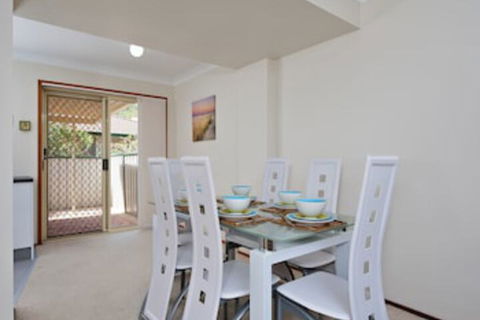Beachcomber At Fingal Bay - Lightning Ridge Tourism 0