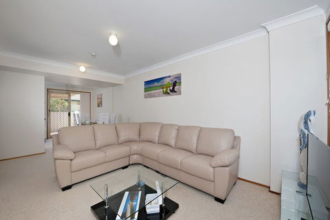 Beachcomber At Fingal Bay - Lightning Ridge Tourism 1