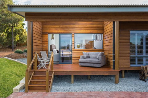 The Swan Valley Retreat - Lightning Ridge Tourism 2