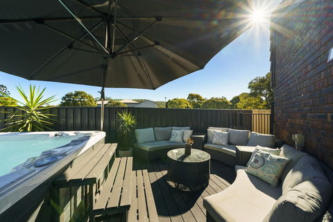 Esk Wivenhoe Motor Inn - Lightning Ridge Tourism 1
