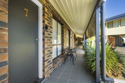 Esk Wivenhoe Motor Inn - Lightning Ridge Tourism 4