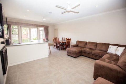 BEL MIREN DUSTY MILLER - Lightning Ridge Tourism 0