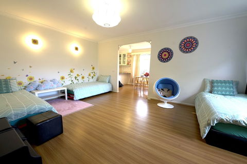 Family Home In Prime Location - Lightning Ridge Tourism 0