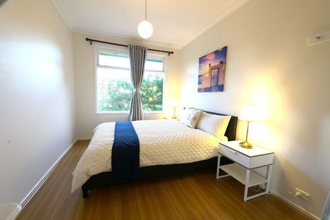 Family Home In Prime Location - Lightning Ridge Tourism 3