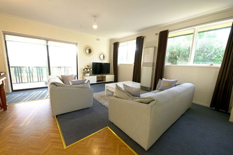 Family Home In Prime Location - Lightning Ridge Tourism 5
