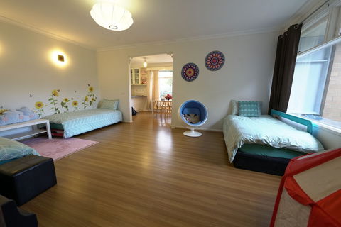 Family Home In Prime Location - Lightning Ridge Tourism 2